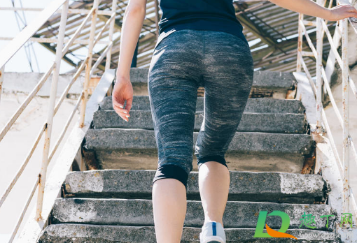楼梯爬多了小腿变粗是真的吗(楼梯爬多了腿会变粗吗)