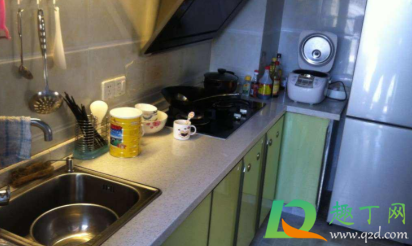 灶台上划花了怎么处理(灶台被清洗剂弄花了怎么办)