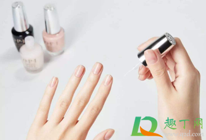 手上长小水泡还痒怎么回事会传染吗(手上长了好多小水泡特别痒怎么办会传染吗)