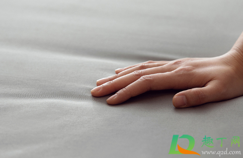 霉菌会留在床单上吗(床单上有很多霉点还能用吗,有菌吗?) 霉菌会留在床单上吗(床单上有很多霉点还能用吗,有菌吗?)