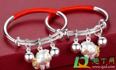 送小孩银手镯要一对吗(小孩银手镯是不是必须带一对)