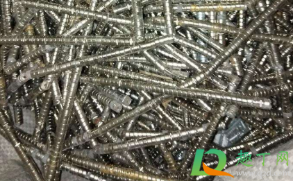 废旧磁铁能干什么用(用电磁铁搬运废铁有什么好处) 废旧磁铁能干什么用(用电磁铁搬运废铁有什么好处)