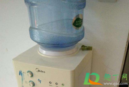 饮水机一直开着还是用时开省电(饮水机开着省电还是关着省电)