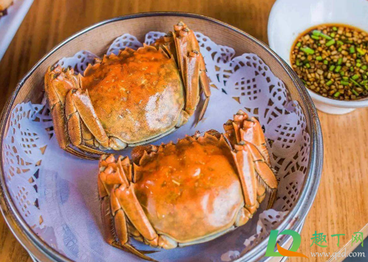 螃蟹蒸一半可以加水吗(螃蟹需要水开后再蒸吗)