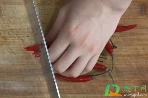 切完辣椒后手很辣怎么办(切完辣椒后手很辣怎么办蚂蚁庄园) 切完辣椒后手很辣怎么办(切完辣椒后手很辣怎么办蚂蚁庄园)
