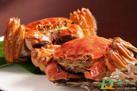 螃蟹发黑是没蒸熟吗(蒸出来的螃蟹发黑)