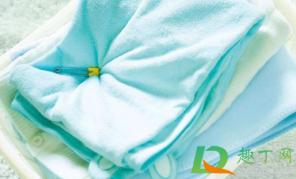 夏天白色t恤发霉怎么处理(白色t恤发霉怎么洗掉霉斑)