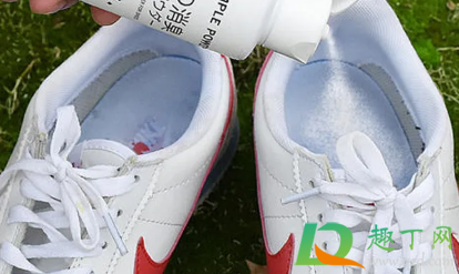 脚上起小水泡很痒是怎么回事(脚上起小水泡很痒是怎么回事用什么药)