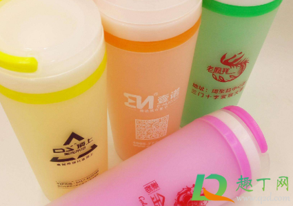 新水杯塑料味怎么去除(新的塑料水杯怎么去味)