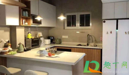 灶台上划花了怎么处理(灶台被清洗剂弄花了怎么办)