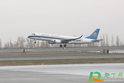 乌鲁木齐现在坐飞机出疆要什么手续(现在坐飞机回乌鲁木齐可以吗)