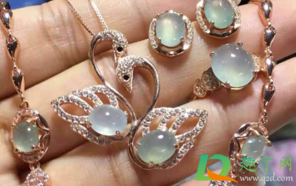 晚上睡觉手镯要取下来吗(镯子晚上睡觉要摘下来吗) 晚上睡觉手镯要取下来吗(镯子晚上睡觉要摘下来吗)