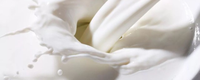 牛奶不能和以下食物同吃(牛奶不能同吃的食物)