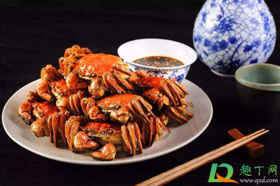 螃蟹发黑是没蒸熟吗(蒸出来的螃蟹发黑)