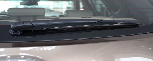 后雨刷不动了处理方法(后雨刷器不动怎么回事)