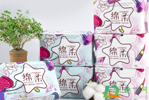 新买的卫生巾为啥有血(卫生巾都是血)