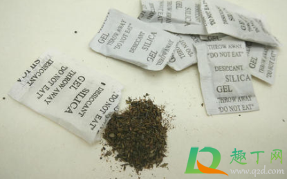 保温杯干燥剂泡水喝了会怎么样(保温杯里面的干燥剂泡水喝了)