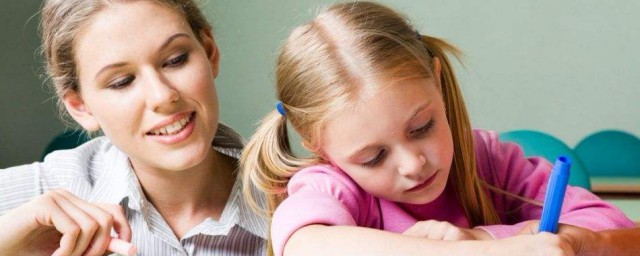 怎样让孩子更独立自信？(怎么能让孩子独立自信呢)