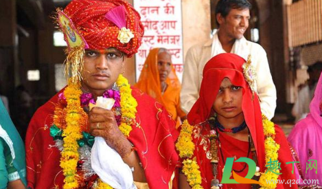 印度童婚在晚上会干嘛(印度女孩岁结婚晚上给谁)