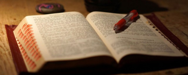 神曲解释(神曲指的是)