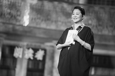 倪萍近况,倪萍为什么又能站起来了(倪萍回来了) 倪萍近况,倪萍为什么又能站起来了(倪萍回来了)