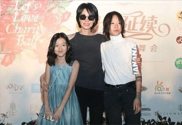 李亚鹏女儿，李嫣窦靖童(王菲李亚鹏女儿李嫣)