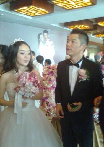 玲花结婚，玲花结婚曾毅哭的片段(玲花曾毅的感情)