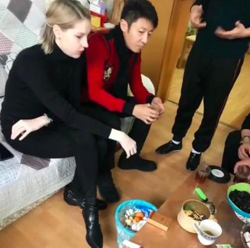 撒贝宁的龙凤胎照片，李白前夫(撒贝宁龙凤胎近照)