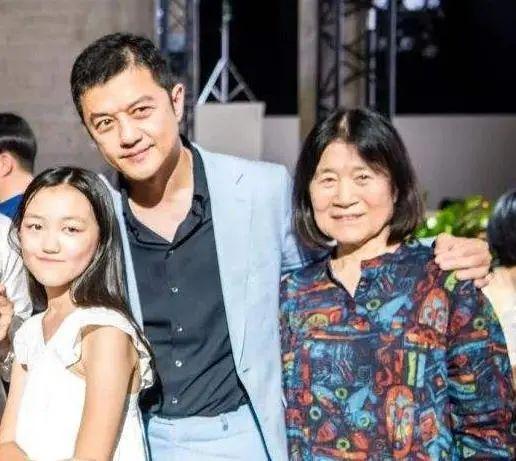 李亚鹏女儿，李嫣窦靖童(王菲李亚鹏女儿李嫣)