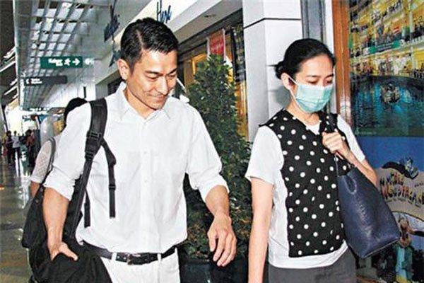 刘德华的老婆照片，刘德华现在的老(刘德华老婆老了)