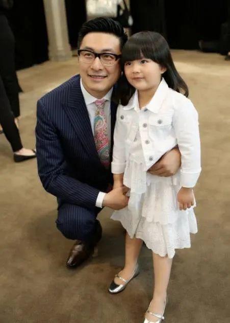 李湘女儿近照，李湘新男友王一博(李湘女儿最新照片)