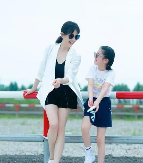 陈道明女儿成长照曝光，陈道明左小(陈道明 孩子)