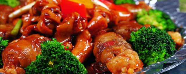 色香味俱全的菜用什么词形容(描写菜的色香味的词语)