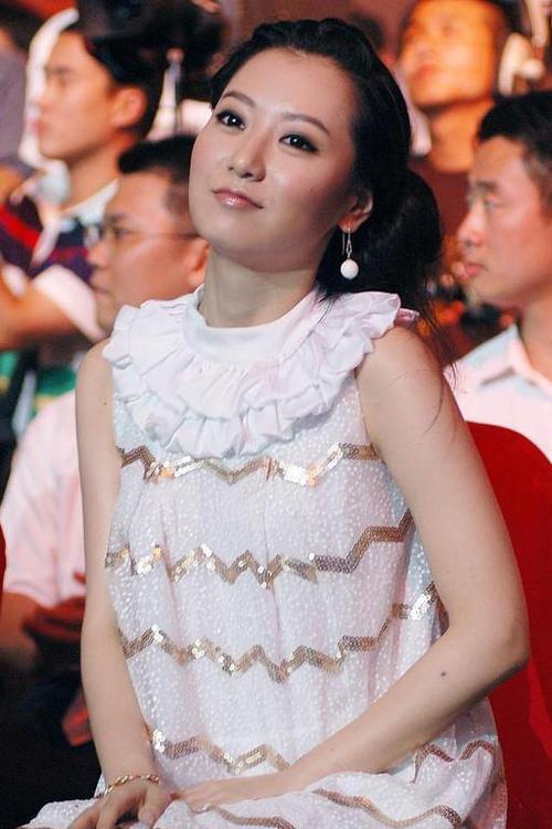 白冰离婚，王艳二胎(白冰离婚了)