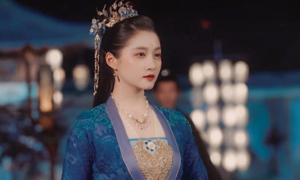 关晓彤晒造型，关晓彤的图片正脸(关晓彤的侧脸照片)