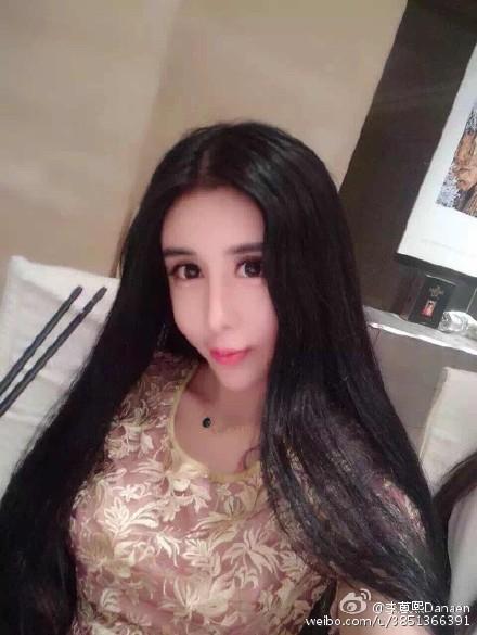 蛇精女，美女化妆成蛇精(美女变身蛇精)