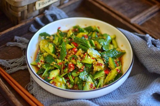 中午的凉拌黄瓜下午可以吃吗(凉拌黄瓜早上吃好吗)