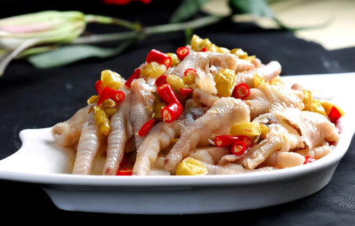 泡椒凤爪煮好了要用冷水泡吗(泡椒凤爪煮好后可以用冷水冲洗吗?)