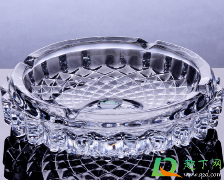 烟灰缸里为什么不能倒水(结婚的男人烟灰缸里为什么不能倒水) 烟灰缸里为什么不能倒水(结婚的男人烟灰缸里为什么不能倒水)