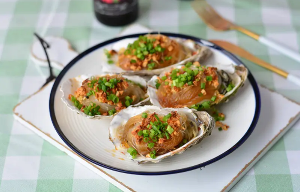 生蚝生吃和熟吃哪个营养价值高(吃生生蚝和吃煮熟的生蚝哪个好?)