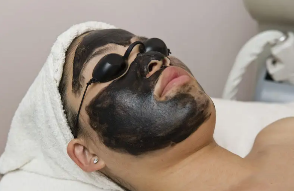 黑脸娃娃的危害是什么(黑脸娃娃对皮肤有伤害吗)