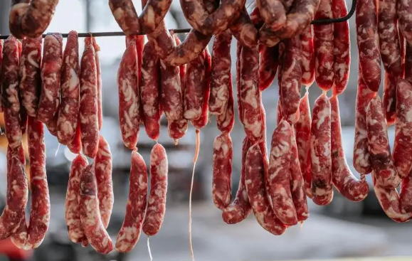 香肠晾晒几天可以吃(香肠晾晒几天可以吃风大)