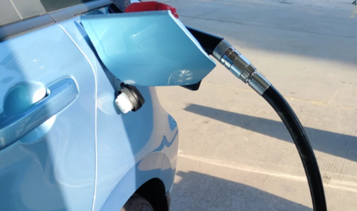 加了50块钱油为什么续航没变(加了30块钱油续航里程没变)