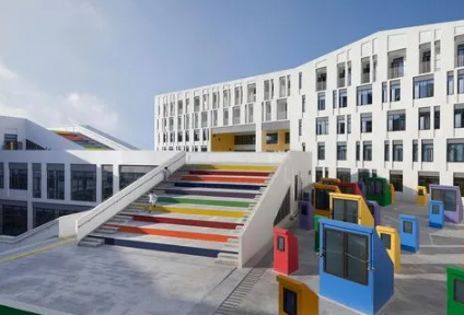 全封闭学校好吗(初中读全封闭学校好吗)