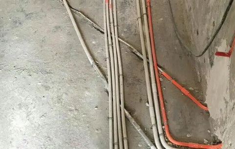 网线和电线可以走同一根管道吗(宽带线能和电线能走同一条线管吗?)