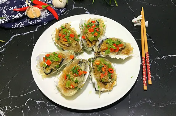 生蚝生吃和熟吃哪个营养价值高(吃生生蚝和吃煮熟的生蚝哪个好?)