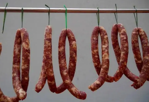 香肠是阴干好还是晒干好(香肠是晒干好还是风干好)