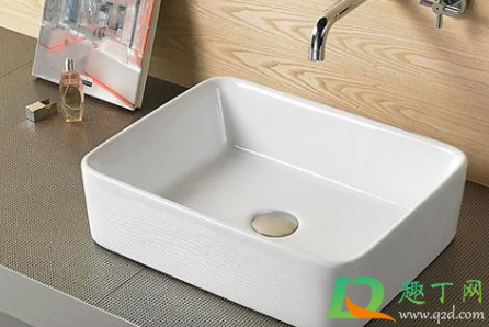 洗手池塞子按下去后弹不起来怎么修(洗手间水池的塞子按不下去怎么办)