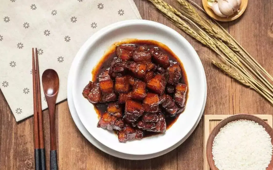 贴秋膘吃什么好(秋天贴膘吃什么)