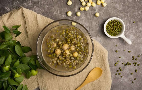 绿豆汤开花解毒还是不开花解毒(煮开花的绿豆汤解药吗)